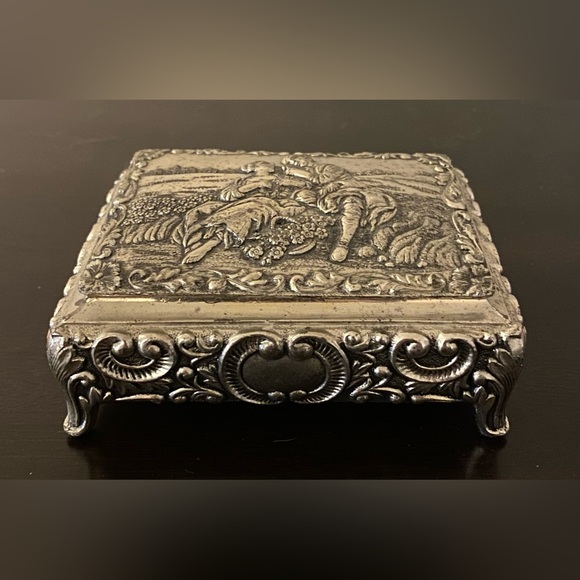 Vintage Ornate Silver JewelryTrinketSnuff Box